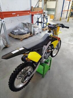 SUZUKI RMZ 250 ULOZENKA