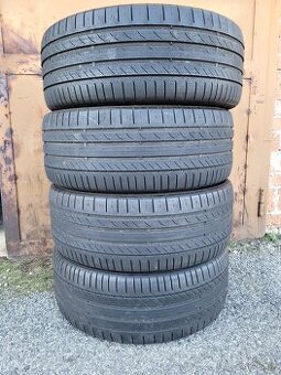 235/45 R18 Continental