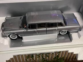 1:18 Mercedes-Benz 600 Pullman - Silver/Black - SunStar