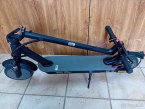 Sencor Scooter S30 skladaciu elektrickú kolobežku.