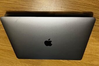 MacBook Pro (13-palcový, M2, 2022)