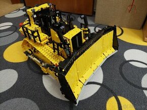 LEGO Technic 42131 Buldozér Cat D11