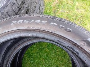 Predám 2 zimné pneumatiky Pirelli 285/35 R20 - 1