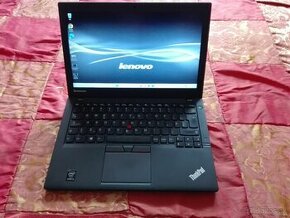 Lenovo X250 i5 4 x 2,90 GHz. 8 GB. SSD 256 GB. 12,5" LED