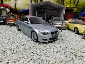 model auta BMW M5 E60 strieborná farba Otto mobile 1:18