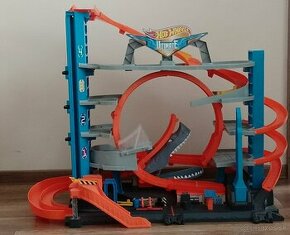 Hot Wheels Autodráha City Garáž so slučkou