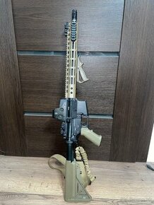 M4/AR15 SpecnaArms SA-A28 celokov + kolimator