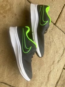 Detske tenisky NIKE velkost 35