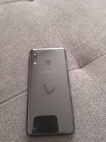 Predám mobil Samsung a20