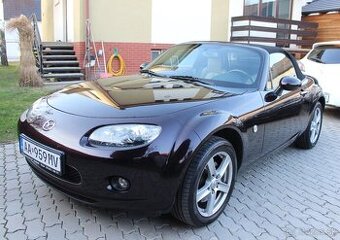 • MAZDA MX-5 1.8i, 93 kW, čierna metalíza, r.v. 2008 •