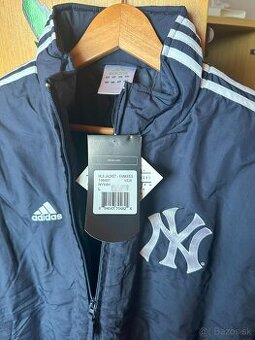 Adidas NY Yankees zateplaná vetrovka.