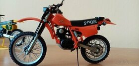 Model motorky Honda 200R