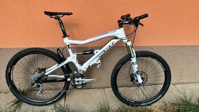 Celoodpružený horský bicykel GT Sensor 1.0