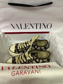 Predam original damske tenisky VALENTINO,