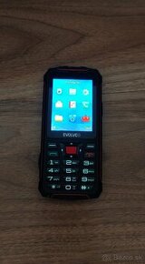 Evolveo StrongPhone Z4; 2,8“ LCD, Dual SIM, FM radio