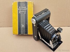 Starý fotoparát KODAK VIGILANT JUNIOR SIX 20 S LETAKY A KRAB