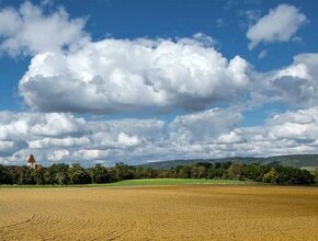 pozemok nova ves nad vahom