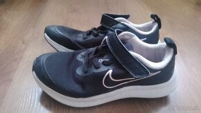 Predam detske tenisky Nike Starrunner. Velkost EU35, 22cm.