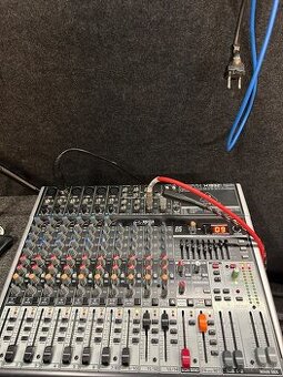 Behringer Xenyx X1832