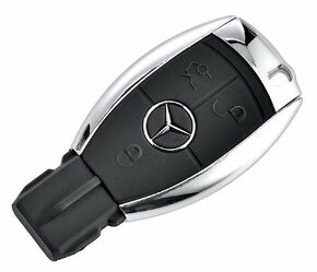 Mercedes USB kľúč 32 GB v tvare kľúča od auta