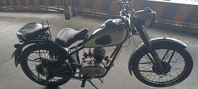 Historická motorka Csepel 125