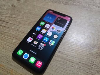 Iphone 11 v super stave malo pouzivany bol iba odlozeny ako