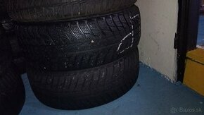 2ks zimné pne.Nokian/215/60r17(30e za 2ks