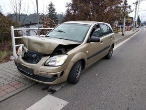 KIA RIO 2007 na diely/opravu