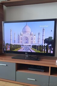 LG 3D televízor 107cm