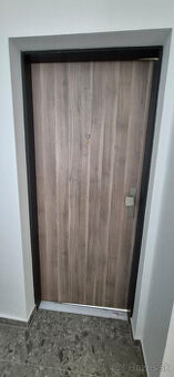 Protipoziarne vchodove dvere, sirka 95cm (lave) a 85cm (prav