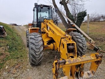 Nakladač jcb TM 270