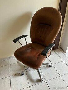 Kožená kancelárska stolička