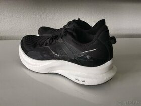 SAUCONY TEMPUS Black/Fog Pôvodná cena:190Eur Bežecké Tenisky