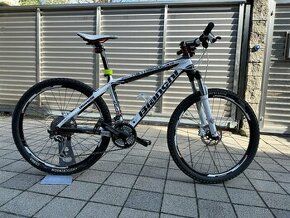 Predám celokarbónový MTB Bianchi Methanol SX2 26’, Shimano D