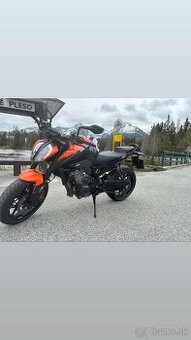 KTM Duke 890