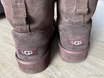 UGG 37