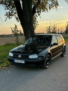 Volkswagen Golf 1.4 16V - 1