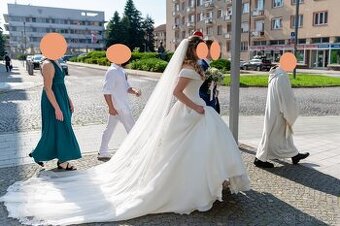 Svadobné šaty Pronovias so závojom