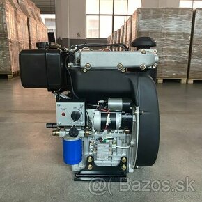 Motor 20 koni 2 valec.   Naftovy