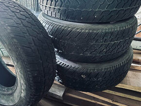 Predám pneumatiky na SUV 235/75 r15