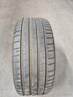 235/45R18