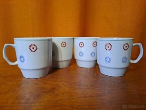 4x Retro porcelánové hrnečky, značeno DPRK