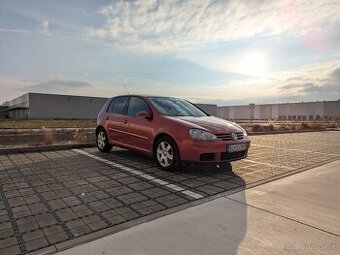 VOLKSWAGEN GOLF 5 1.6 benzín