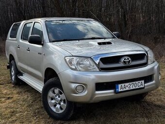 Toyota Hilux 2.5 4x4 UZÁVIERKA ZAD. DIFERENCIÁLU