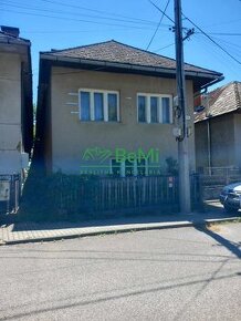 Pekný rodinný dom so záhradou  v obci Roštár za 38800,-Eur