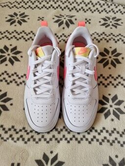 Nove Nike Low 2 v. 38 a pol