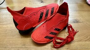 Halovky Adidas Predator – veľkosť 32