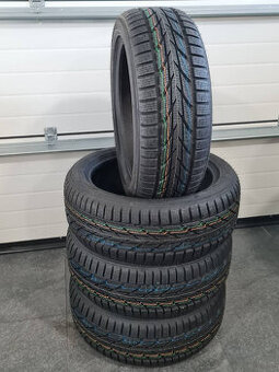 4x Nové Toyo Snowprox 215/50 R18 92V