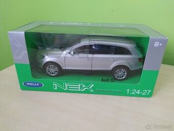 Predám tento Kovový model. Audi Q7 strieborná farba