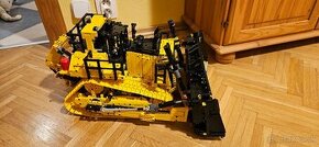 Predám poskladaný buldozér lego technic 42131